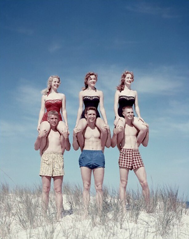 Подростки на пляже, 1954