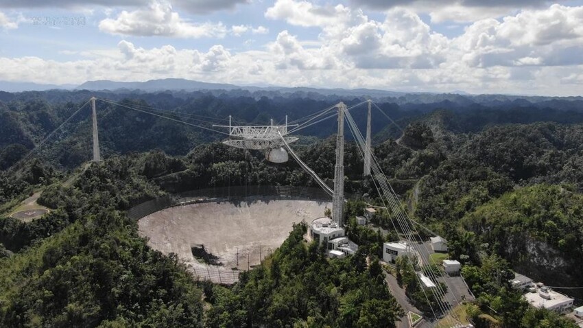 Дрон запечатлел обрушение гигантского радиотелескопа Аресибо