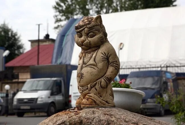 В память об этом на Канонерском острове есть памятник коту.