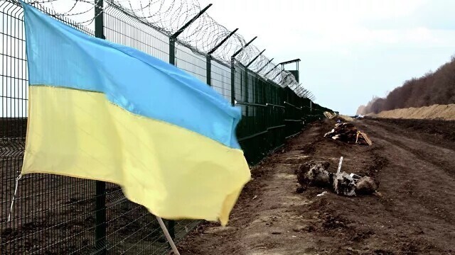 Трое вооруженных людей пытались прорваться в Россию с Украины, сообщили в ФСБ