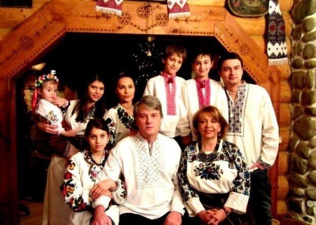 Виктор Ющенко, бывший Президент Украины с женой Галиной, детьми и внуками