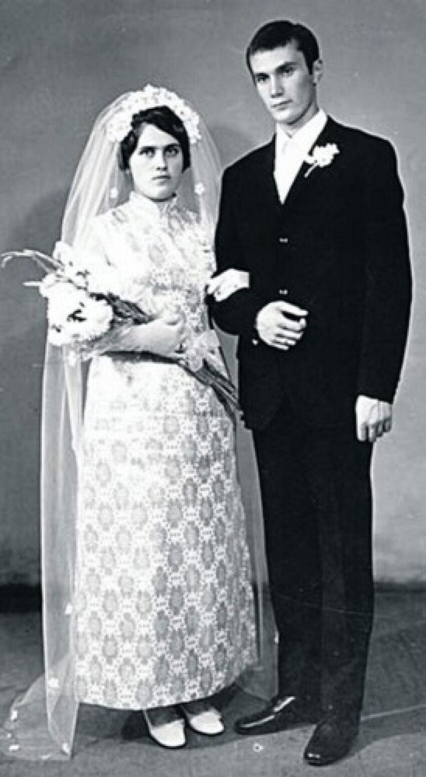 Виктор Янукович бывший Президент Украины с женой — Людмилой, 1971 год