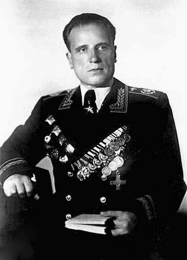 Почему самой прославленной советской летчице не позволили стать генералом