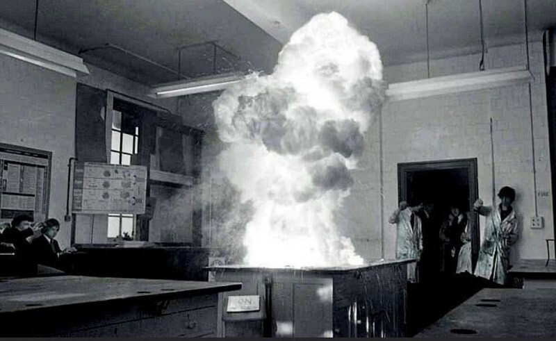 Эксперимент на уроке химии, Хайгет, Лондон, 1978 год.