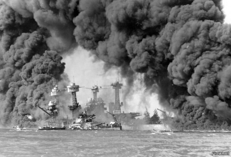 7 декабря 1941 года база ВМС США "Перл-Харбор" была атакована палубной авиаци...