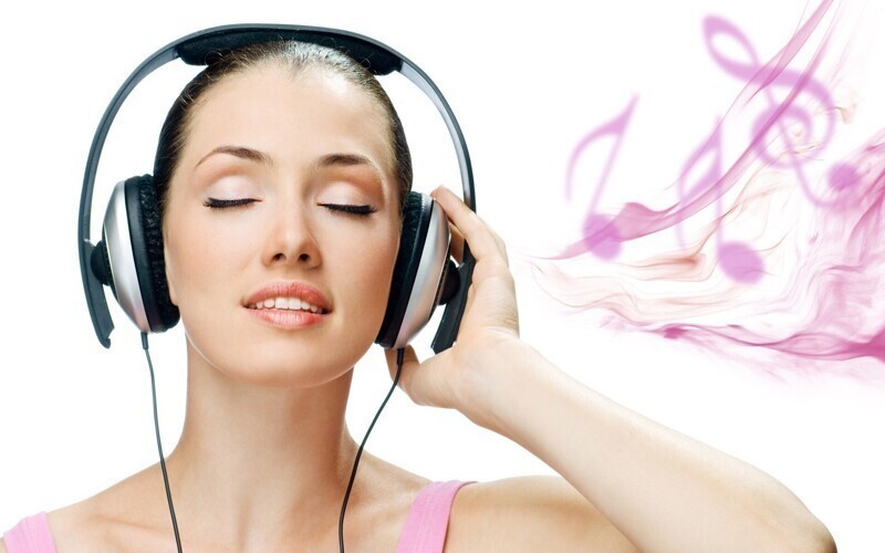 Вредно ли слушать музыку в наушниках - мнение ученых