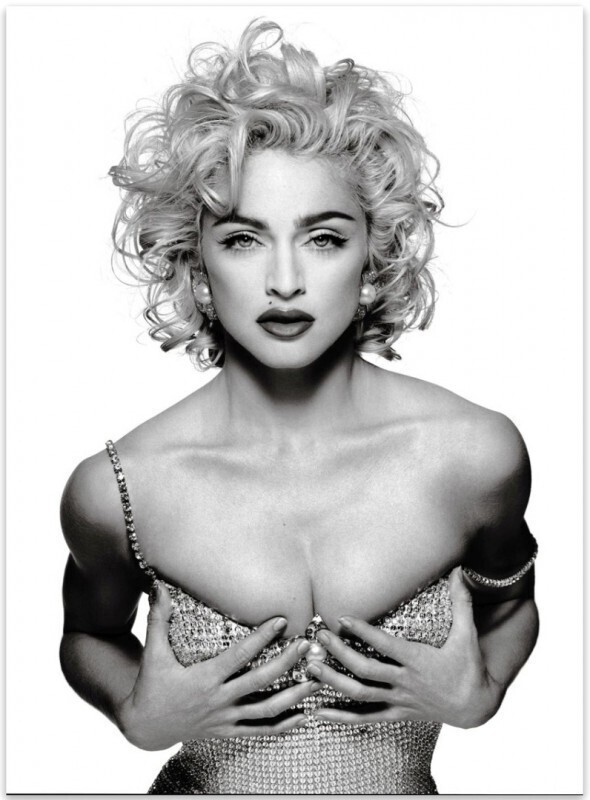 1 декабря 1990 г. Мадонна была названа одной из 10 женщин года по версии журнала Glamour.