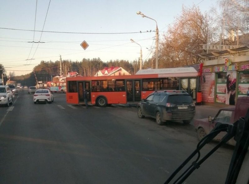 В Нижнем Новгороде погибла женщина-водитель, попытавшаяся остановить автобус