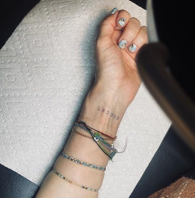 На 63-м году жизни: Мадонна сделала свою первую татуировку