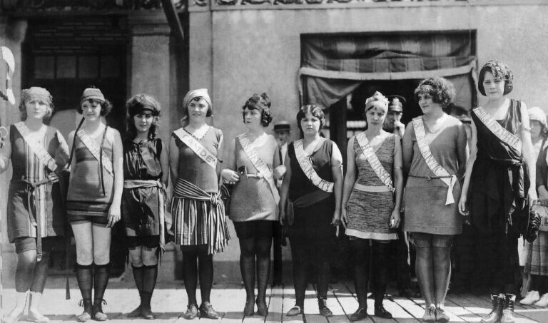 Мисс Америка. 1921 г. Победителем стала 16-летняя Маргарет Горман (третья слева) из Вашингтона.