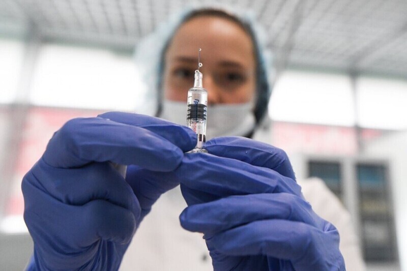 Российская вакцина столкнулась с заговором