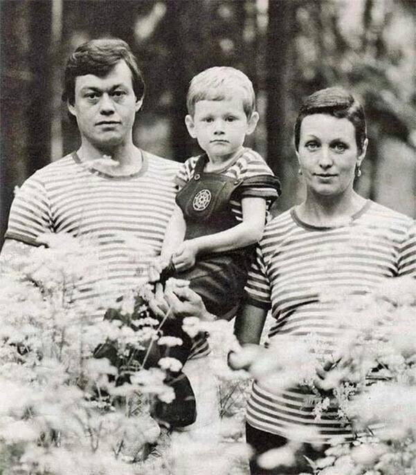 Николай Караченцов и Людмила Поргина с сыном Андреем.