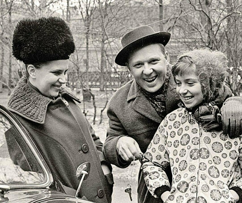 Олег Попов с женой Александрой и дочерью Олей.