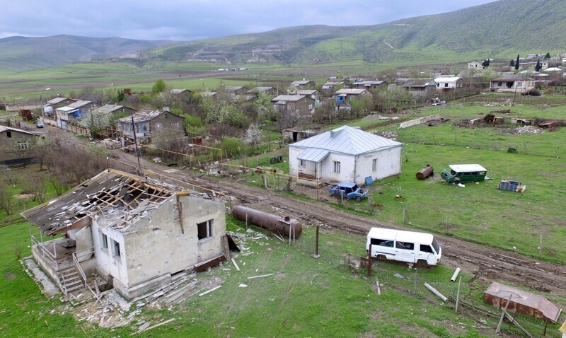 МЧС РФ помогает восстанавливать разрушенные дома в Нагорном Карабахе