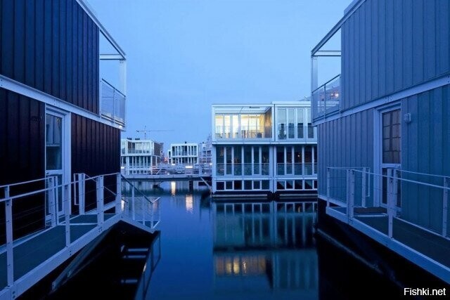 Жилой комплекс Амстердама - "Ватербюрт" ("Водный квартал"), состоит почти из ...