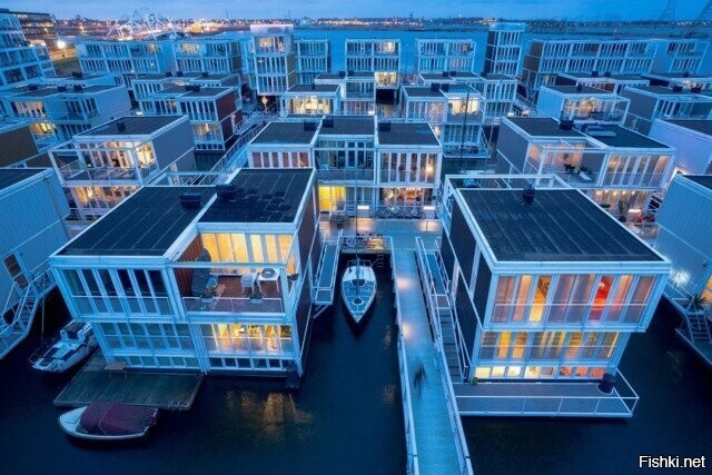 Жилой комплекс Амстердама - "Ватербюрт" ("Водный квартал"), состоит почти из ...