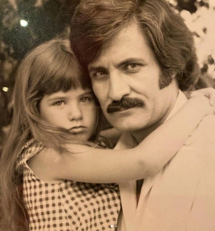 Дженнифер Энистон с отцом, 1970-е