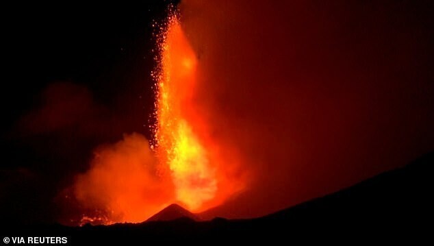 На Сицилии снова проснулся вулкан Этна