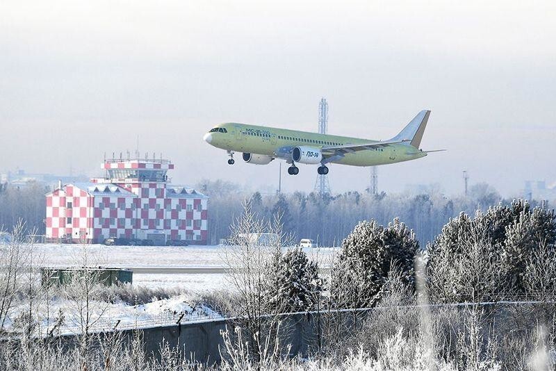 Новый российский самолет с новыми российскими двигателями