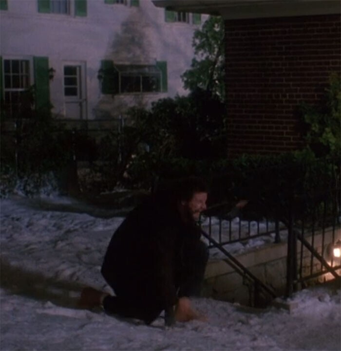9. "Один дома" (1990). У Марва фальшивые голые ступни