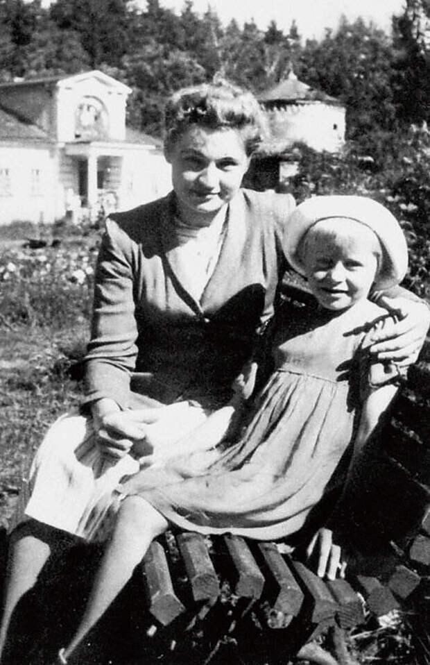 Ангелина Вовк с мамой Марией Кузьминичной