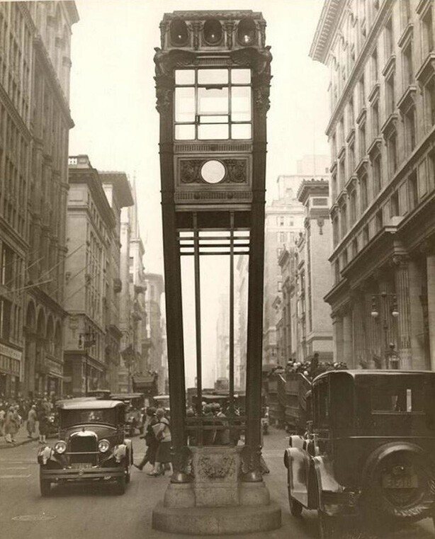 Первый светофор Нью-Йорка, 1922 год (пересечение Fifth Avenue и 34th Street)