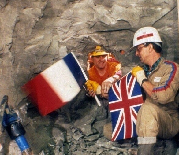 Туннель под Ла-Маншем. Встреча английской и французской бригад, копавших навстречу друг другу, 1990г.
