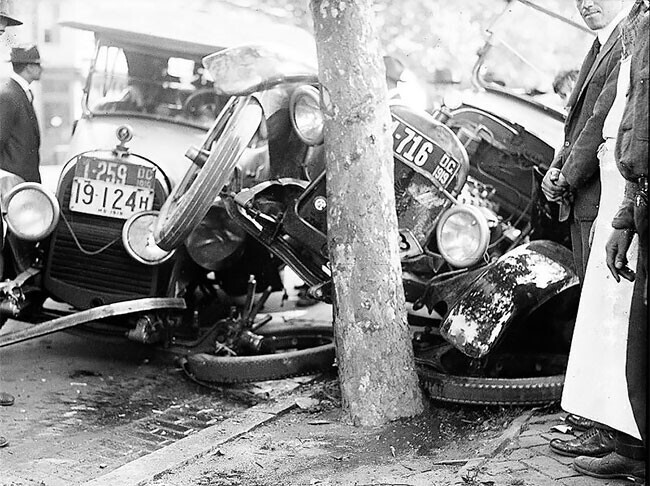 Столкновение двух автомобилей. Вашингтон, округ Колумбия, 1919 год