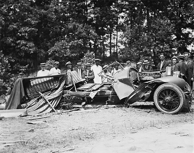 Автомобиль бутлегера после аварии, 1922 год