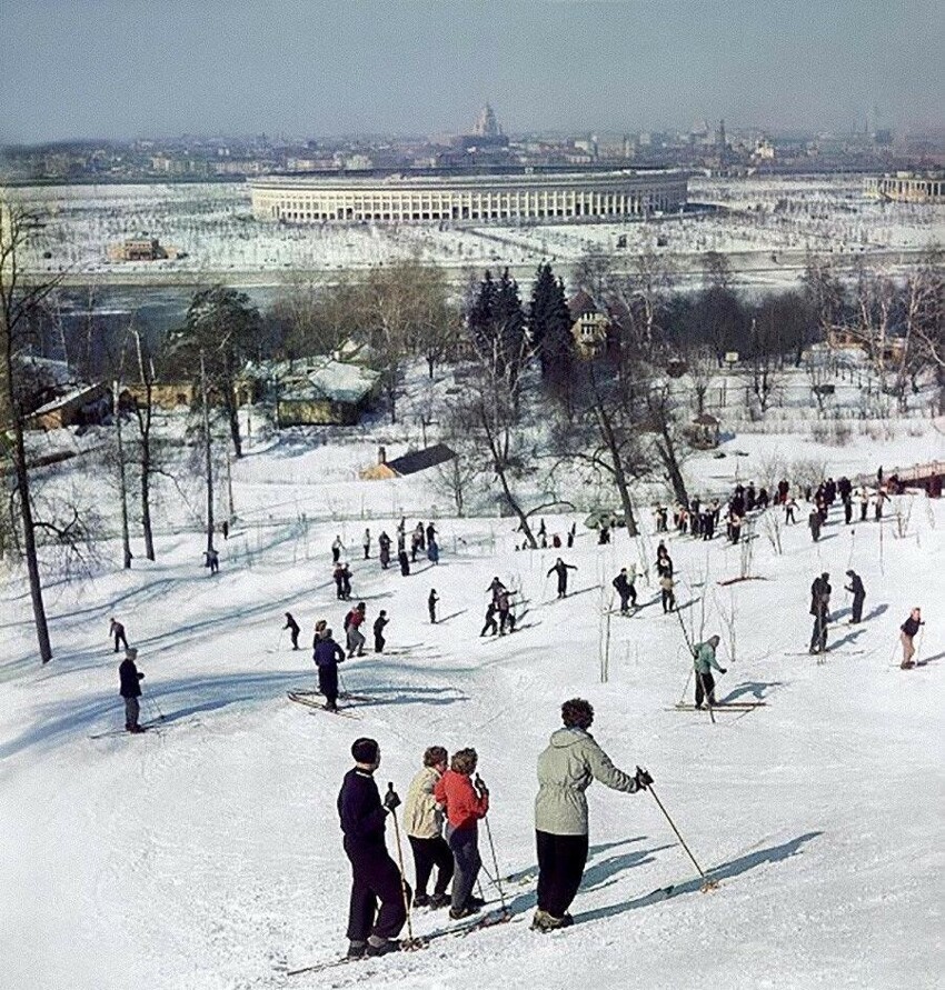 4. Лыжи на Ленинских горах в Москве, 1958