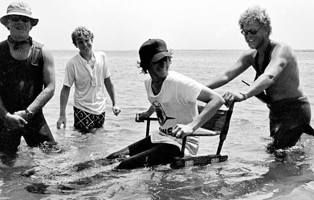 Фотографии молодого Стивена Спилберга, сделанные во время съемок "Челюстей", 1974 год