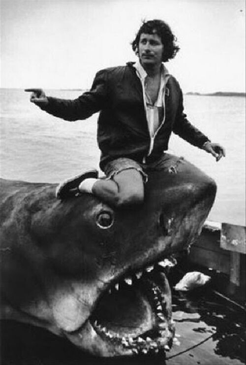 Фотографии молодого Стивена Спилберга, сделанные во время съемок "Челюстей", 1974 год