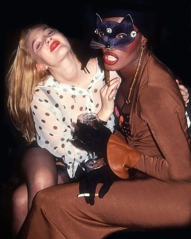 Грейс Джонс и Дрю Бэрримор на вечеринке Limelight Disco, 1990