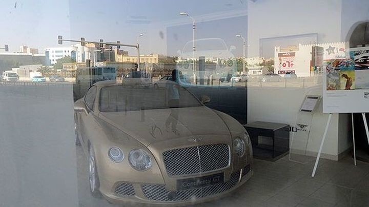 Заброшенный дилерский центр по продаже Bentley и Lamborghini в Катаре
