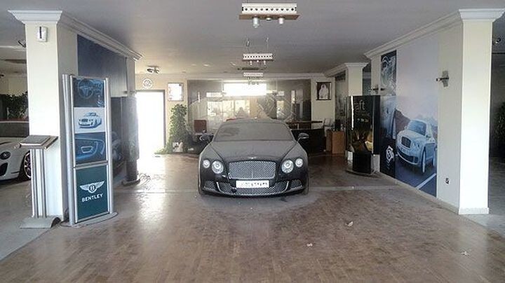 Заброшенный дилерский центр по продаже Bentley и Lamborghini в Катаре