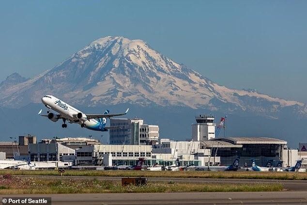 Двоих мусульман сняли с самолета за переписку на арабском