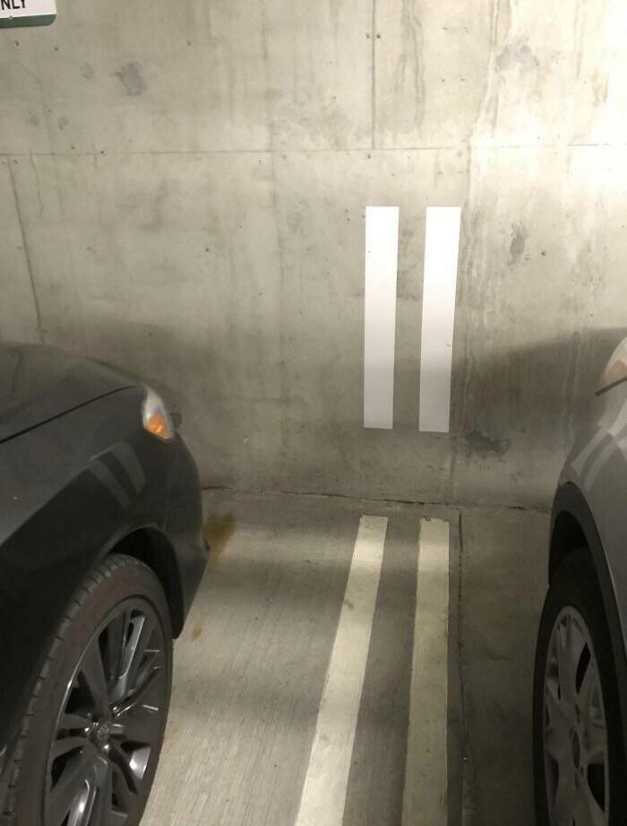 Продолжение разметки на стенах облегчает парковку