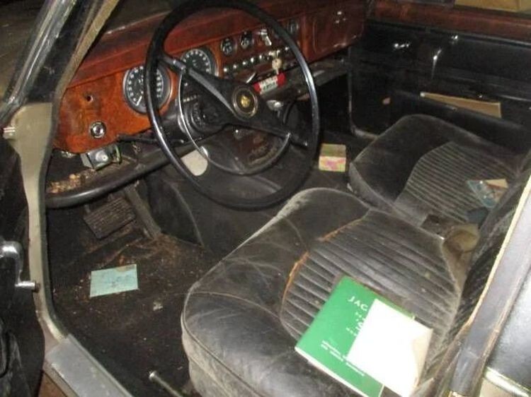 Отреставрированный Jaguar S-Type 1966 года выпуска провел 20 лет в сарае и теперь выставлен на продажу