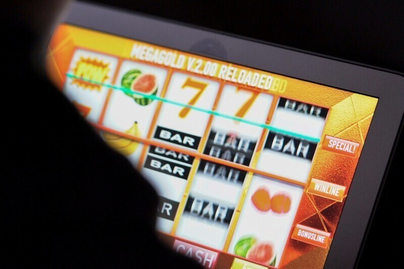 Мужчина обнаружил стратегию обмана онлайн-казино и сдал ее службе техподдержки