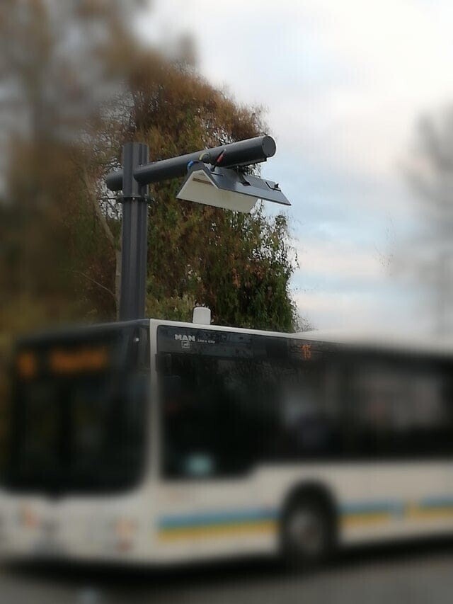 5. «Что это за штука над автобусной остановкой в Германии?»