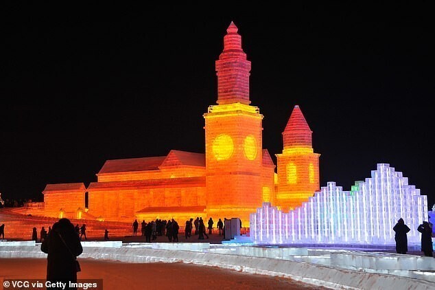 В Харбине открылся ежегодный фестиваль "Мир льда и снега"