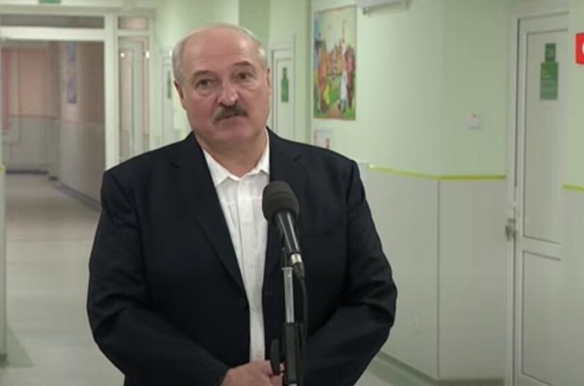 Лукашенко не собирается прививаться от коронавируса