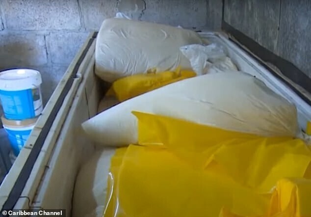 Заводские рабочие вчетвером украли больше тонны сыра