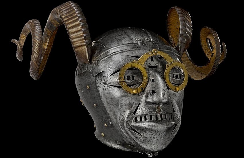 Рогатый шлем в подарок для английского короля Генриха VIII от императора Священной Римской империи Максимилиана I.
