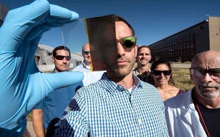 В США разработали стекло, которое превращает солнечный свет в электричество