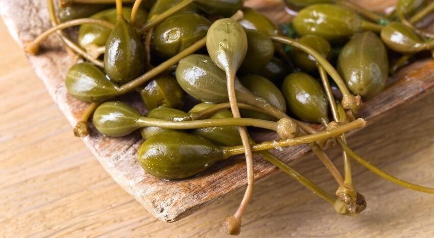 Говорят, что в классическом оливье обязательно присутствие каперсов