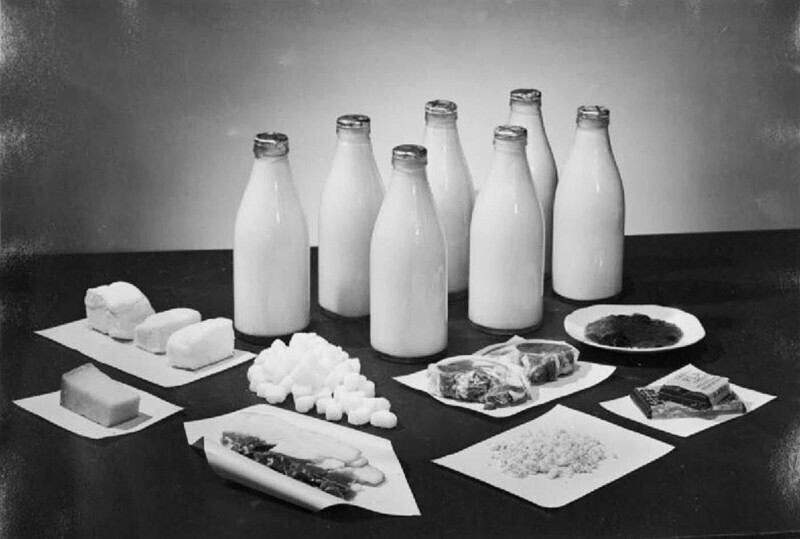 Недельная норма масла, молока, бекона, сала, сахара, сыра, чая и джема на двух человек в Великобритании в 1943 году.