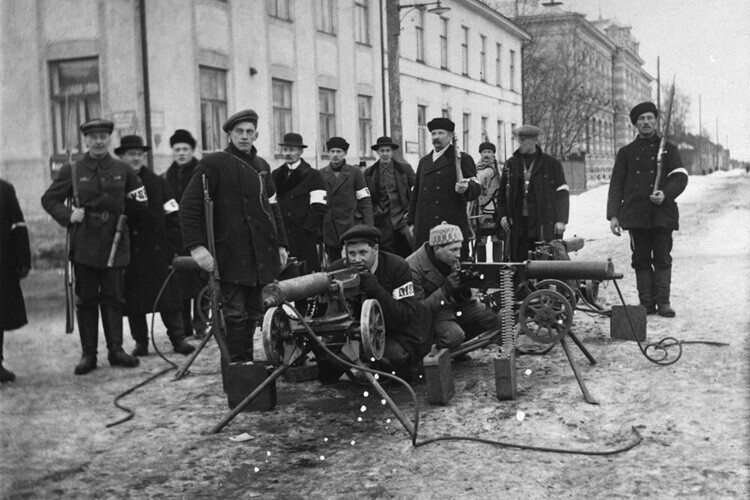 31 декабря 1917 года декретом совета народных комиссаров признается независимость Финляндии