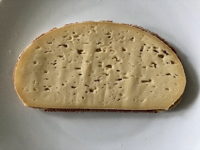 14. Этот кусочек сыра просто создан для этого кусочка хлеба