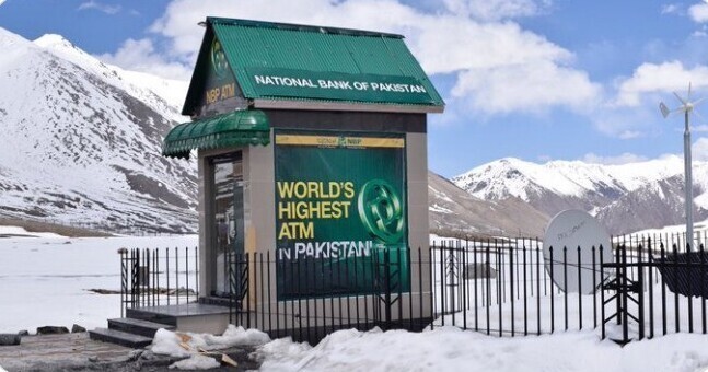 17. Самый высоко расположенный в мире банкомат находится в Пакистане
